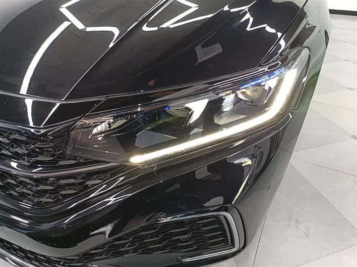 Фото 23 - Volkswagen Passat