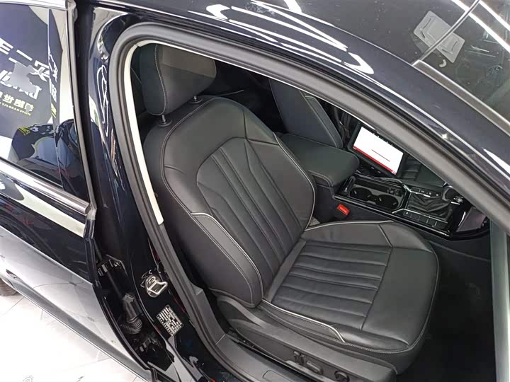 Фото 24 - Volkswagen Passat