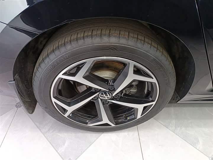 Фото 25 - Volkswagen Passat