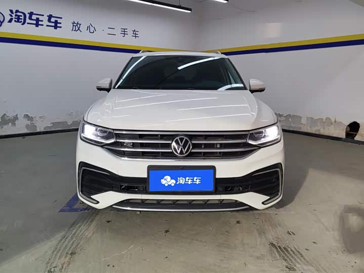 Фото 2 - Volkswagen Tiguan L Pro