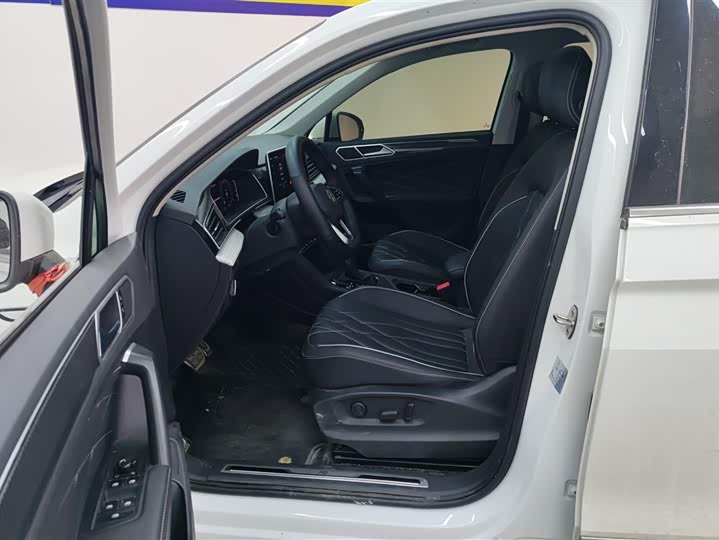 Фото 9 - Volkswagen Tiguan L Pro