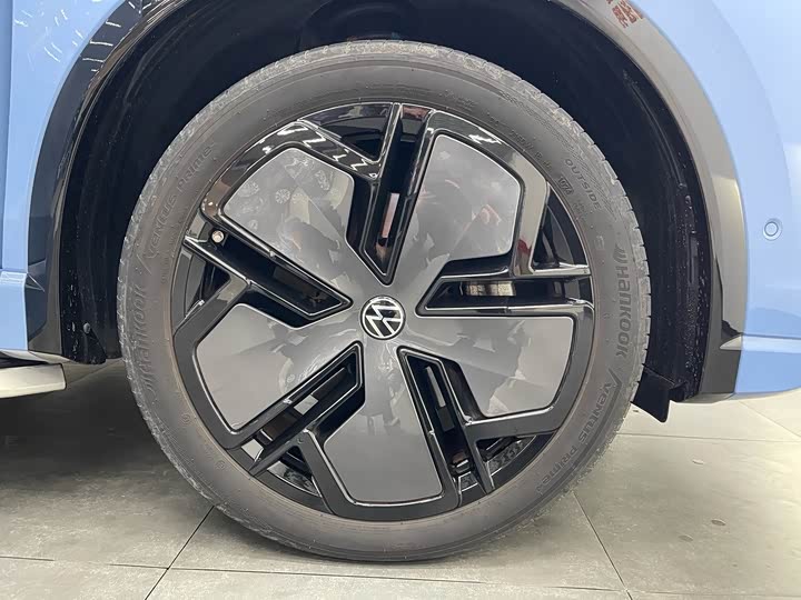 Фото 6 - Volkswagen Tiguan L Pro