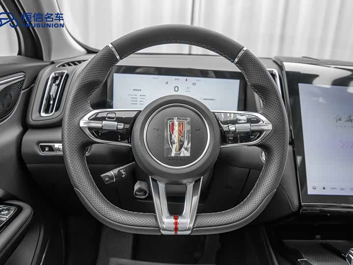 Фото 12 - Hongqi HS3 Hybrid