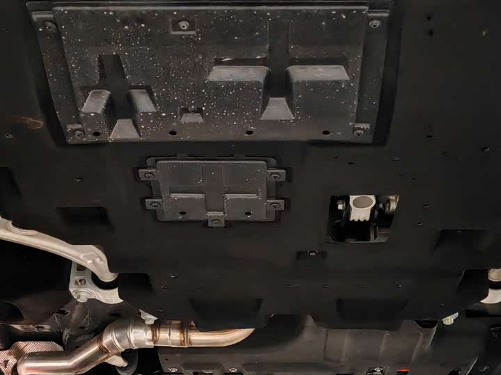 Фото 15 - Hongqi HS3 Hybrid