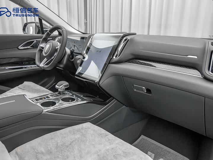 Фото 19 - Hongqi HS3 Hybrid