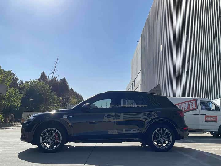 Фото 4 - Audi Q5L