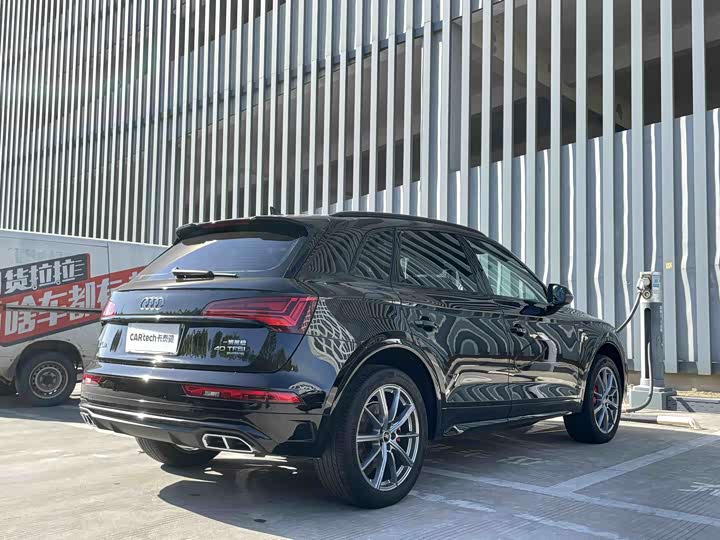 Фото 8 - Audi Q5L