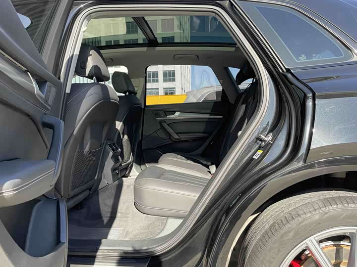 Фото 9 - Audi Q5L