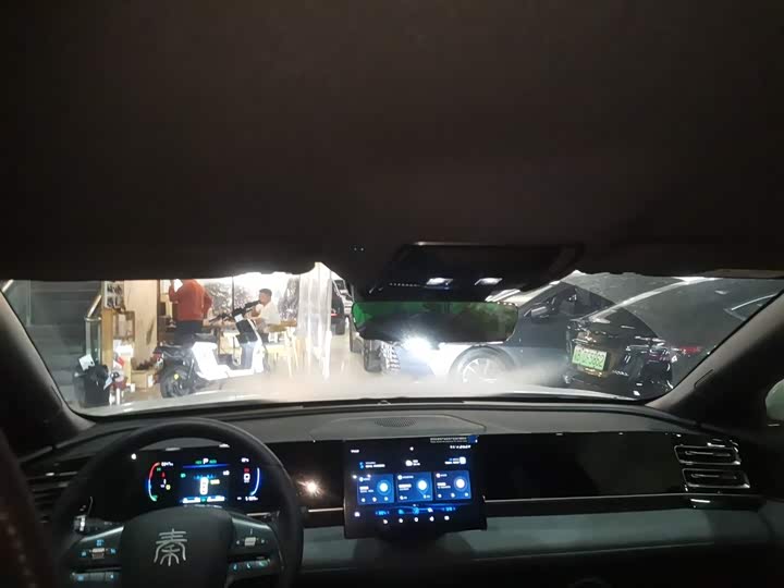 Фото 18 - BYD Qin L