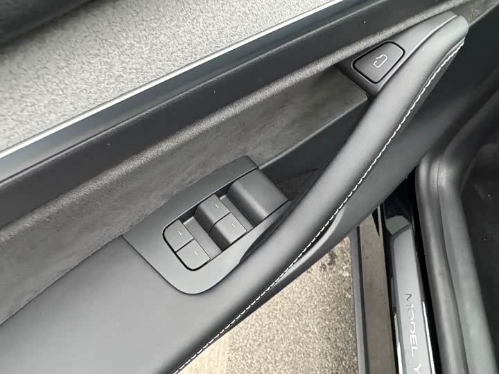 Фото 14 - Tesla Model Y