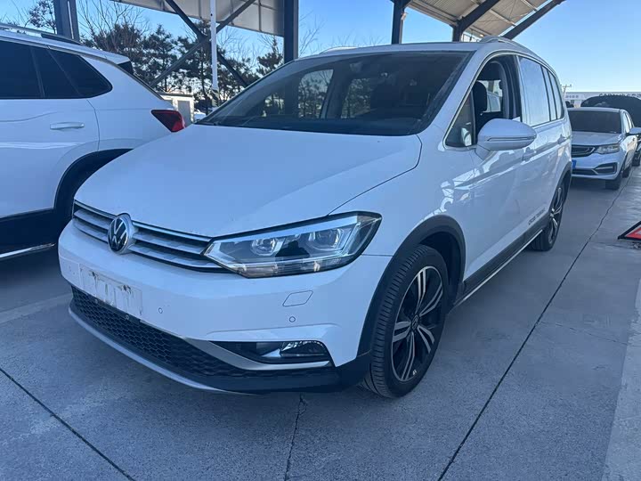 Фото 1 - Volkswagen Touran L