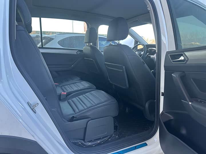 Фото 5 - Volkswagen Touran L