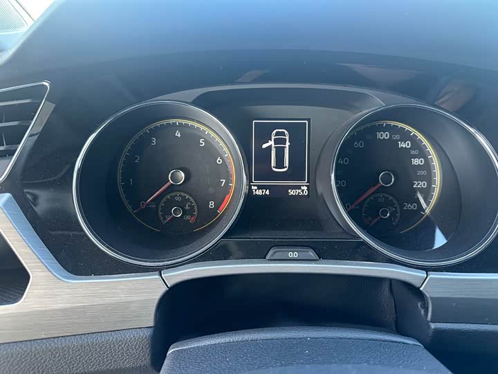 Фото 6 - Volkswagen Touran L