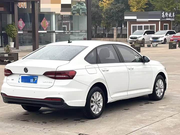 Фото 7 - Volkswagen Lavida