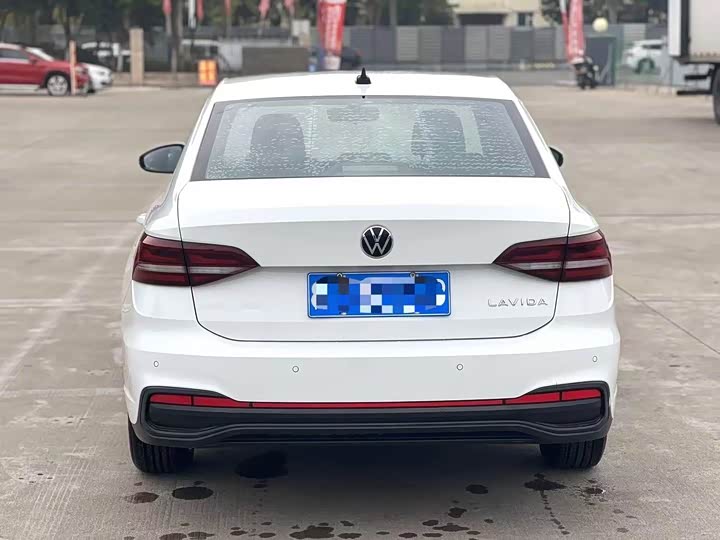 Фото 8 - Volkswagen Lavida