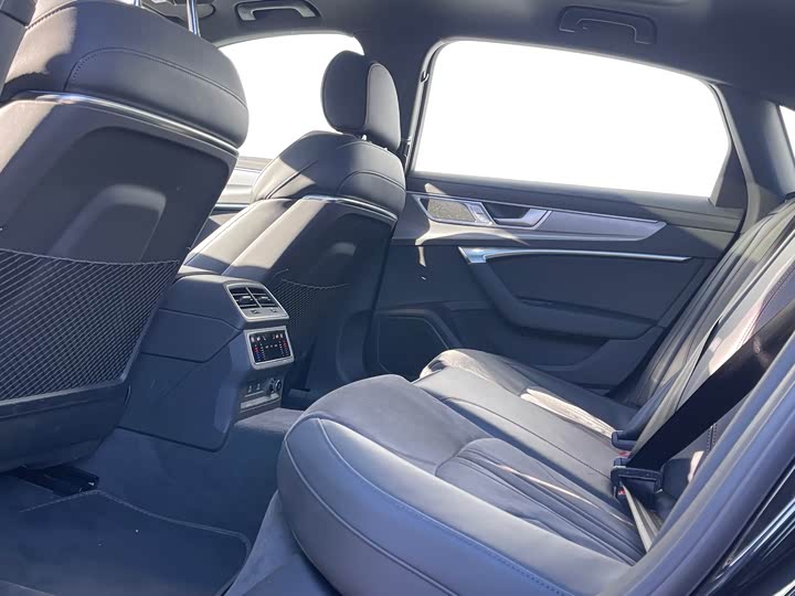 Фото 11 - Audi A6L