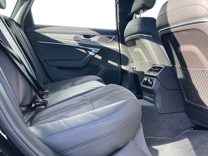 Фото 13 - Audi A6L