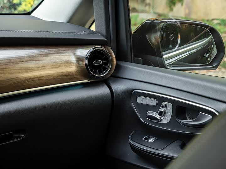 Фото 10 - Mercedes-Benz V-Class