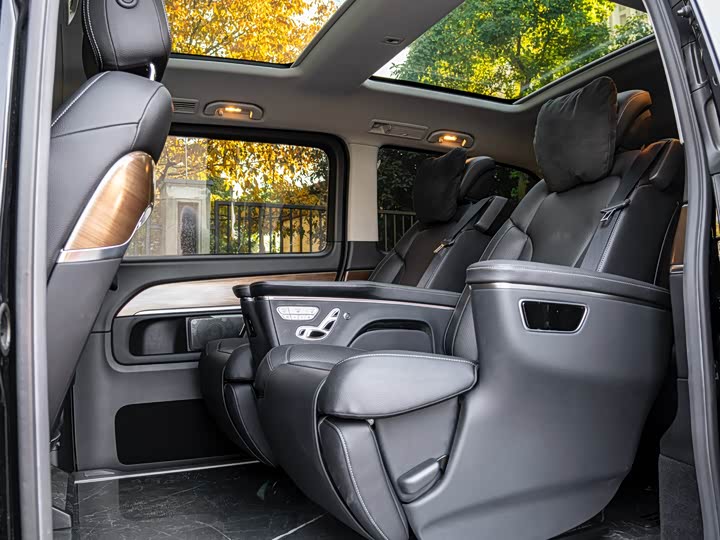 Фото 12 - Mercedes-Benz V-Class