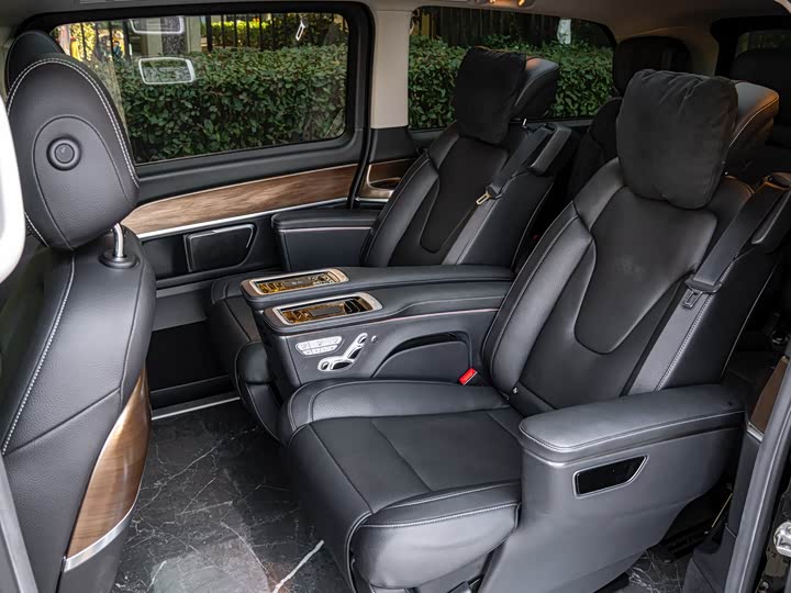 Фото 13 - Mercedes-Benz V-Class