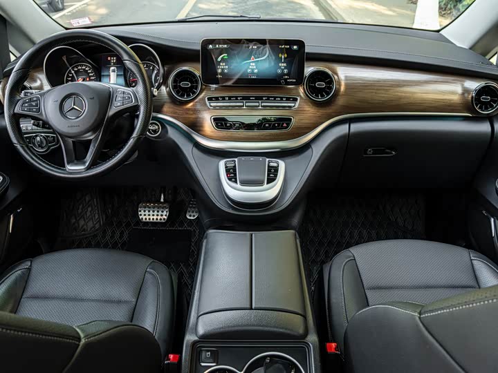 Фото 8 - Mercedes-Benz V-Class