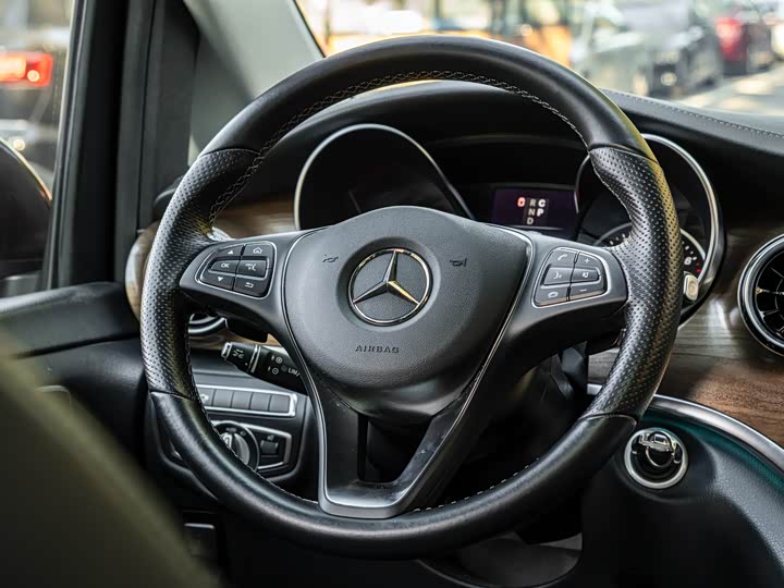 Фото 9 - Mercedes-Benz V-Class