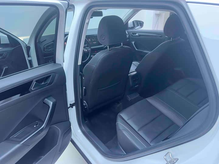 Фото 10 - Volkswagen T-Roc