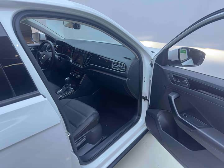 Фото 11 - Volkswagen T-Roc