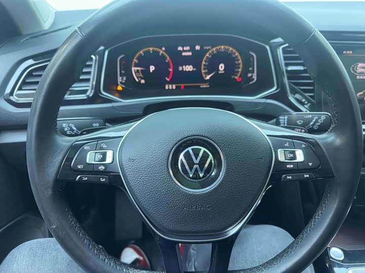 Фото 12 - Volkswagen T-Roc