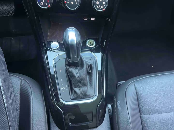 Фото 14 - Volkswagen T-Roc