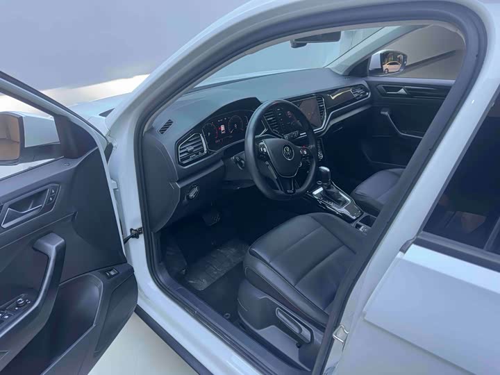 Фото 9 - Volkswagen T-Roc