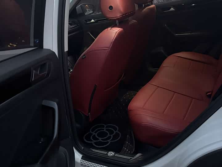 Фото 3 - Volkswagen T-Roc