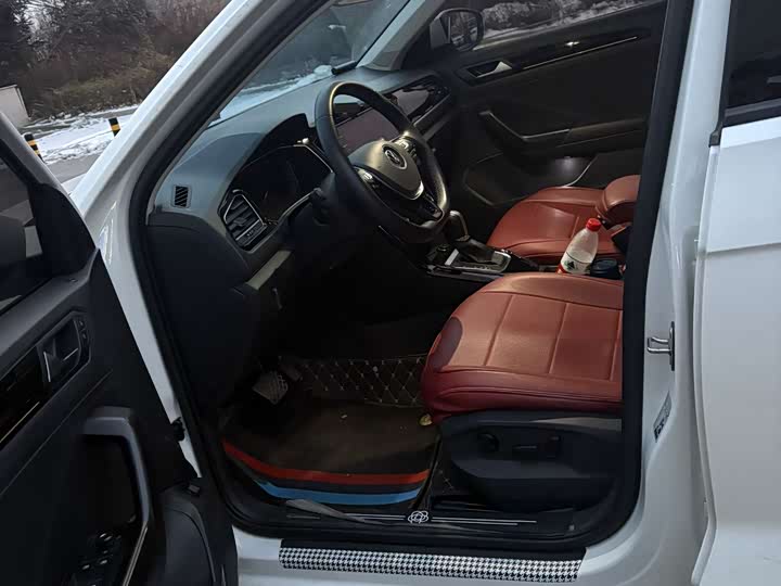 Фото 5 - Volkswagen T-Roc