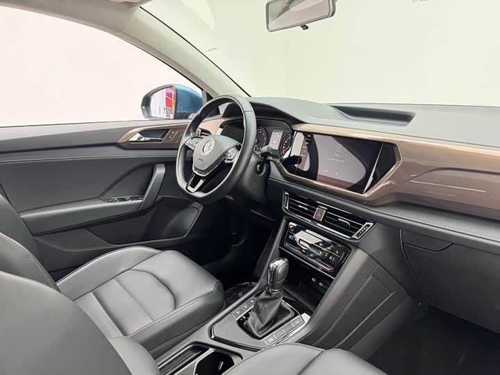 Фото 11 - Volkswagen Tharu