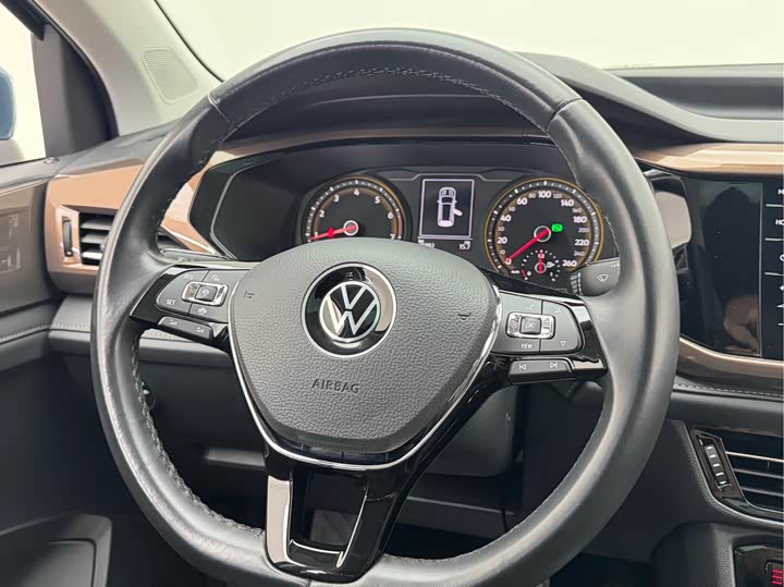 Фото 14 - Volkswagen Tharu