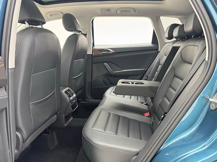 Фото 9 - Volkswagen Tharu