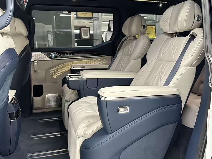 Фото 10 - Zeekr 009