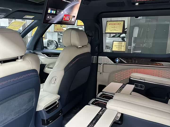 Фото 12 - Zeekr 009