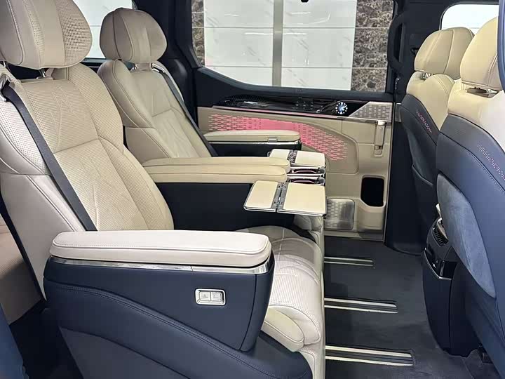 Фото 14 - Zeekr 009