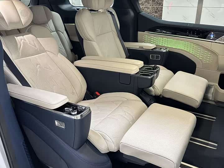 Фото 15 - Zeekr 009