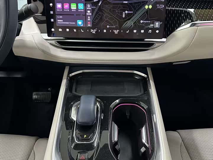 Фото 22 - Zeekr 009