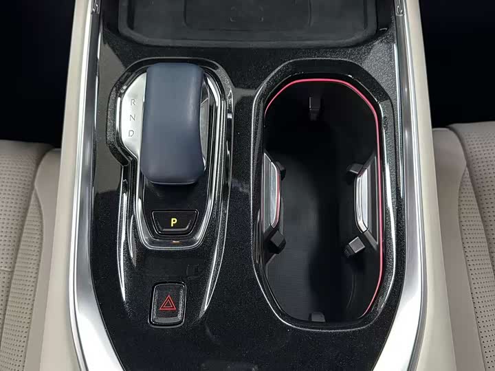 Фото 24 - Zeekr 009