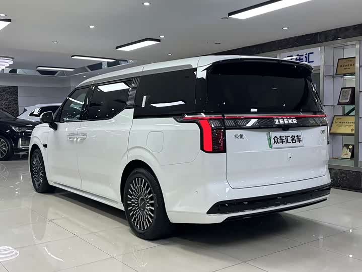 Фото 4 - Zeekr 009