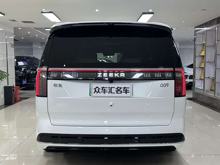 Фото 5 - Zeekr 009