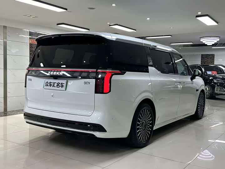 Фото 6 - Zeekr 009