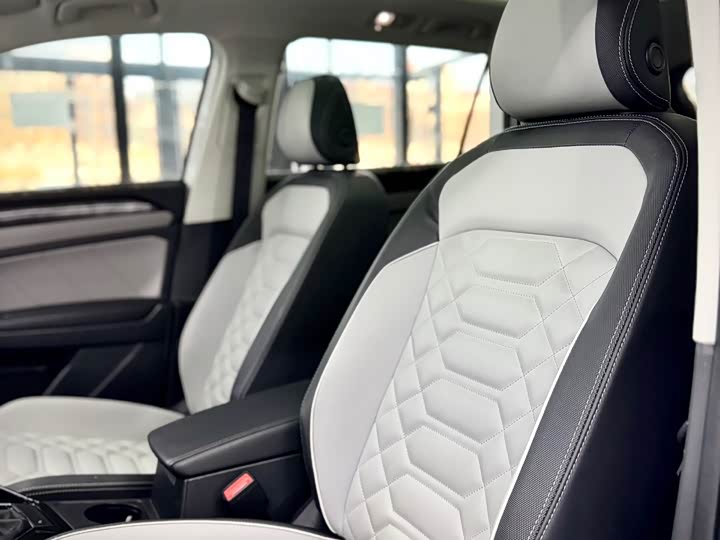 Фото 14 - Volkswagen Tayron