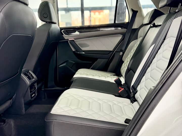 Фото 15 - Volkswagen Tayron