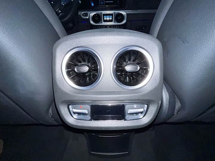 Фото 18 - Mercedes-Benz G-Class