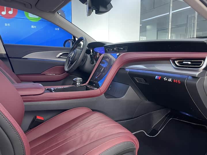 Фото 4 - Hongqi H5