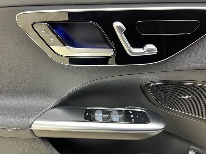 Фото 18 - Mercedes-Benz C-Class